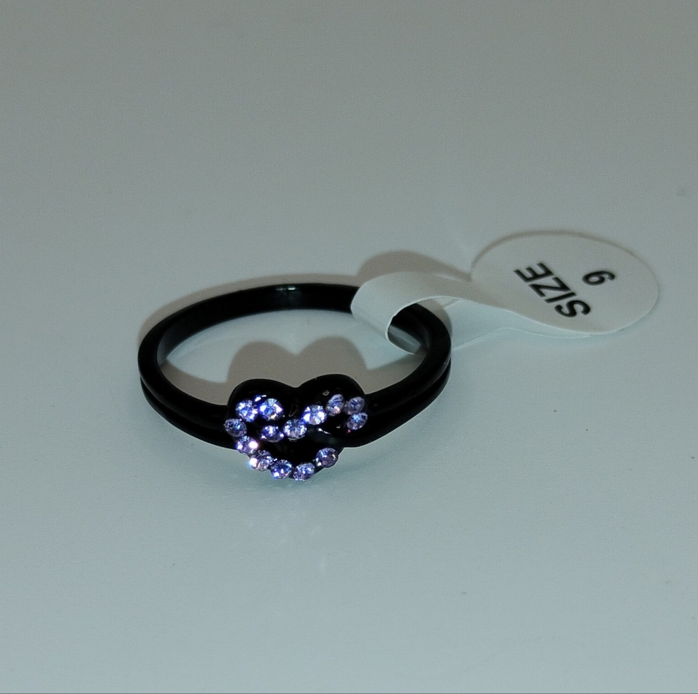 💜💜Black Ring with Purple Infinity Heart Rhinestones Design💜💜🎁 - Picture 1 of 4